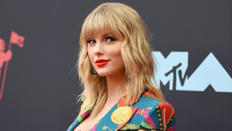 A Taylor Swift Story: From Country Music to Pop and Then Swinging the Men in Between!