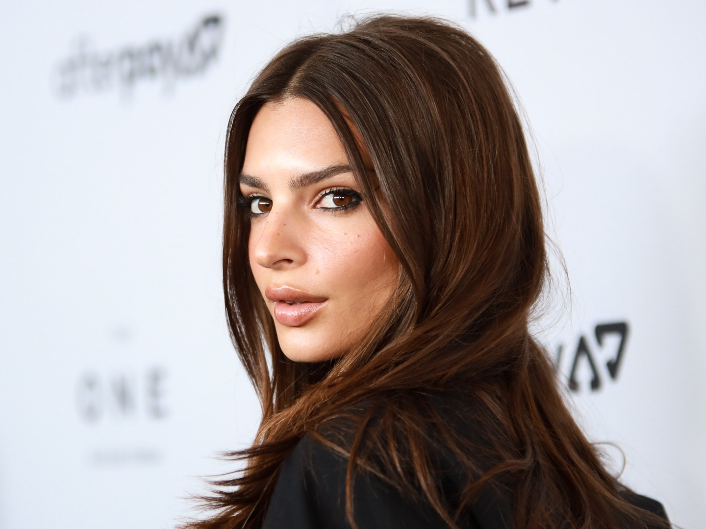 The Untold Truths About Emily Ratajkowski Parents And How She Glued the Family Together – Ratajkowski Parents