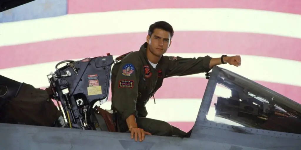 is tom cruise a qualified fighter pilot