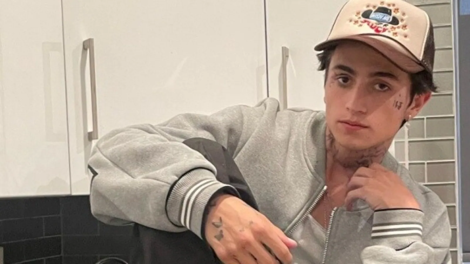 Чейз хадсон тик ток. Таир кали. Тик токер ной. Луна тик токер. Тик токер парень.