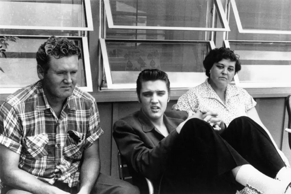 Elvis-Presley-parents-Vernon-Gladys-scaled-1