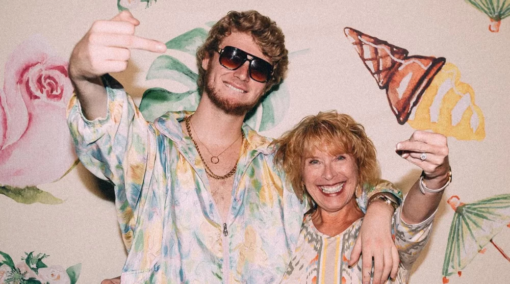 Yung-Gravy-and-his-mother-
